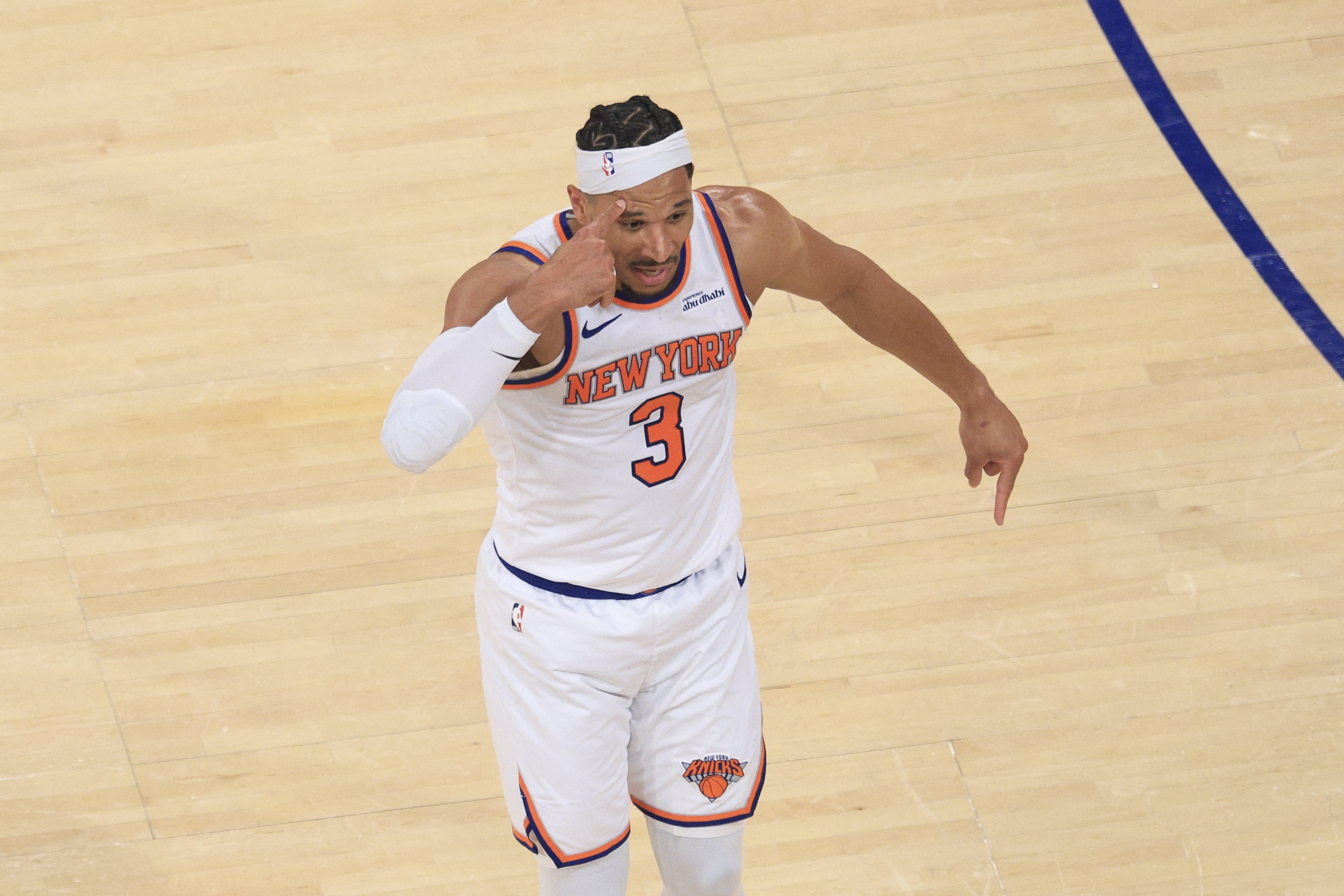 爱游戏体育-NBA合并以来目前仅3人总决赛场均15板：摩西·马龙、约基奇、哈特